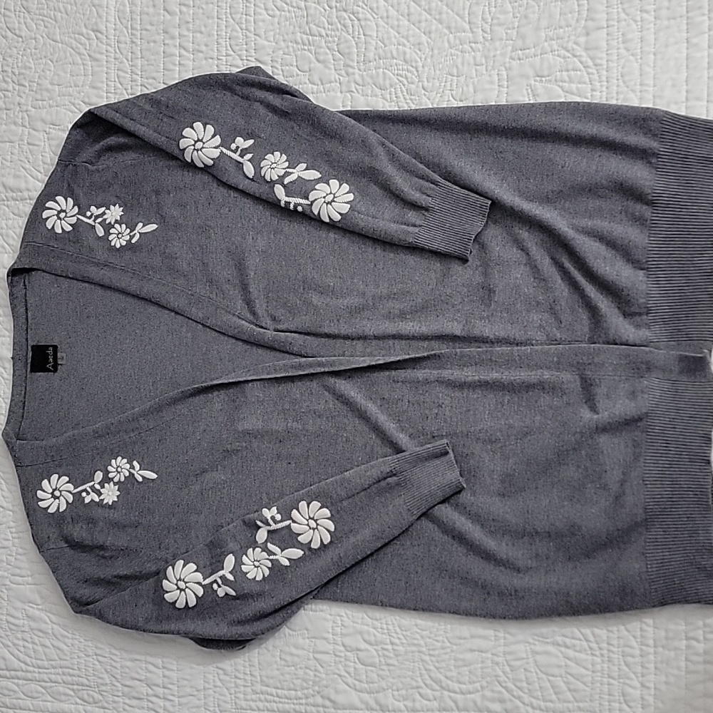 Aaeda Gray Open Front Cardigan Floral Embroidered Knit Sweater Size L - Picture 6 of 10